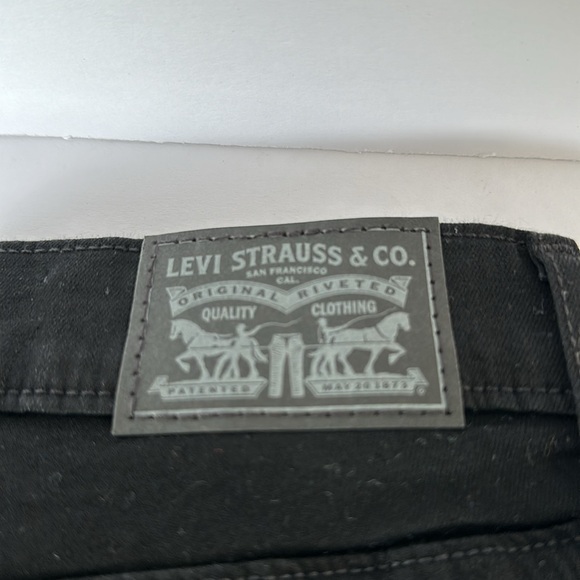 Levi’s Women’s 311 Shaping Skinny Jean - Picture 5 of 12